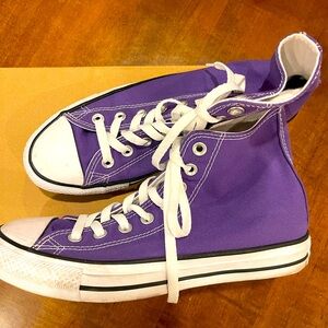 Size 9 converse high top. Gently worn as they were required for an event.